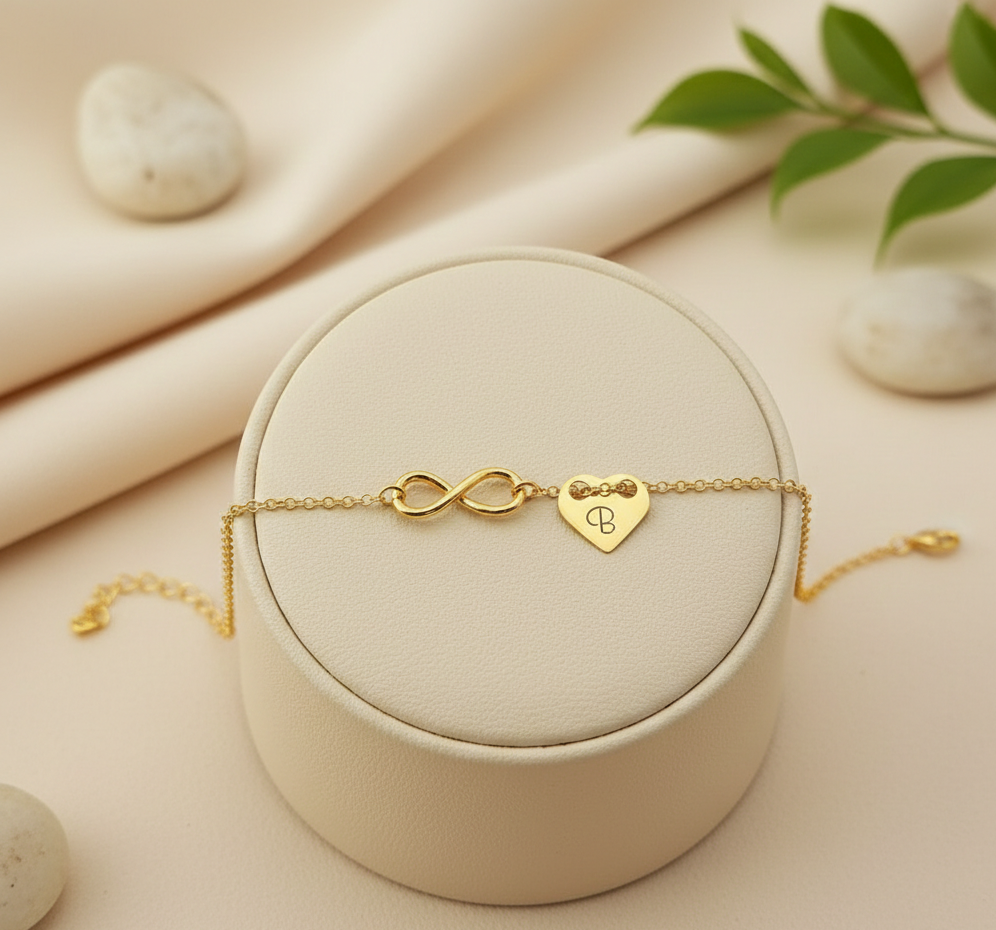 Bransoletka na łańcuszku - pozłacane serce z grawerem i nieskończoność