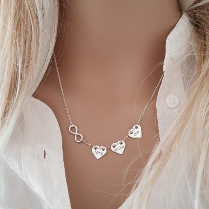 Srebrny naszyjnik z 3 personalizowanymi sercami - symbol nieskończonej miłości - obrazek 3