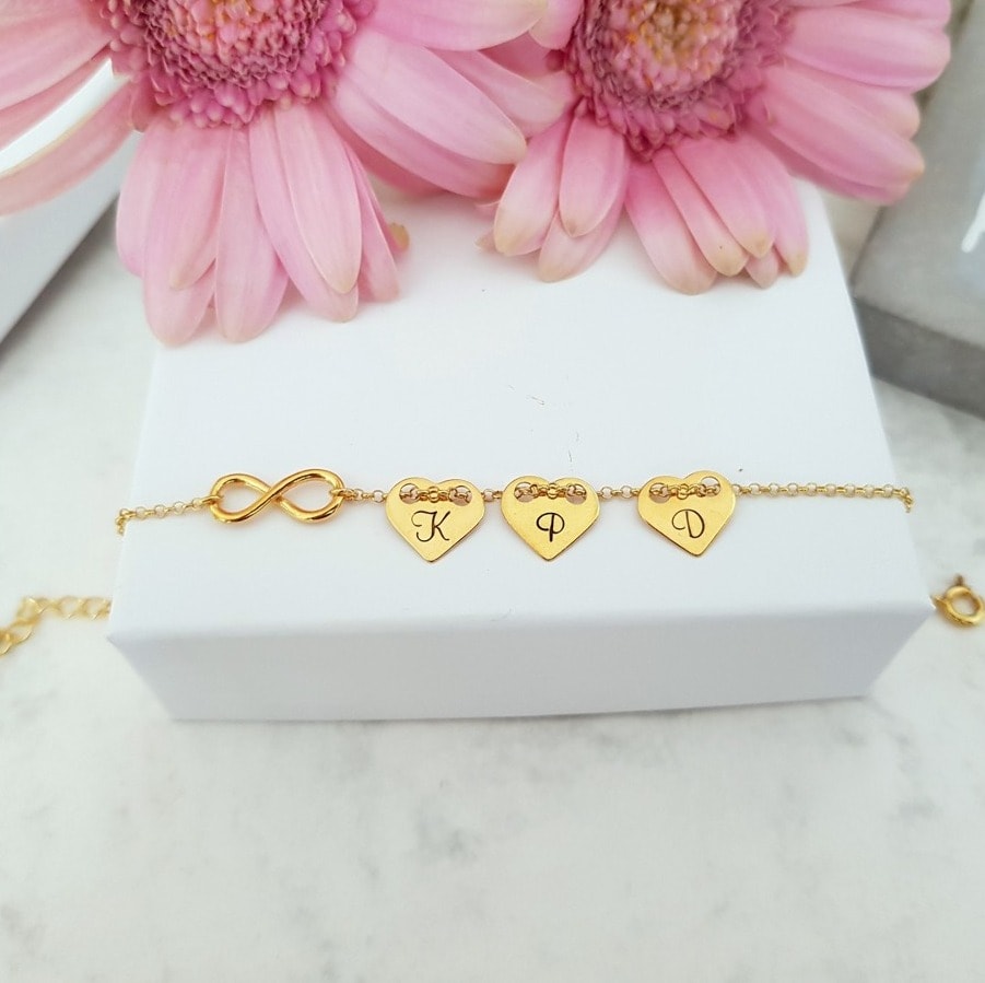 Bransoletka na łańcuszku– 3 pozłacane grawerowane serca i nieskończoność - obrazek 4