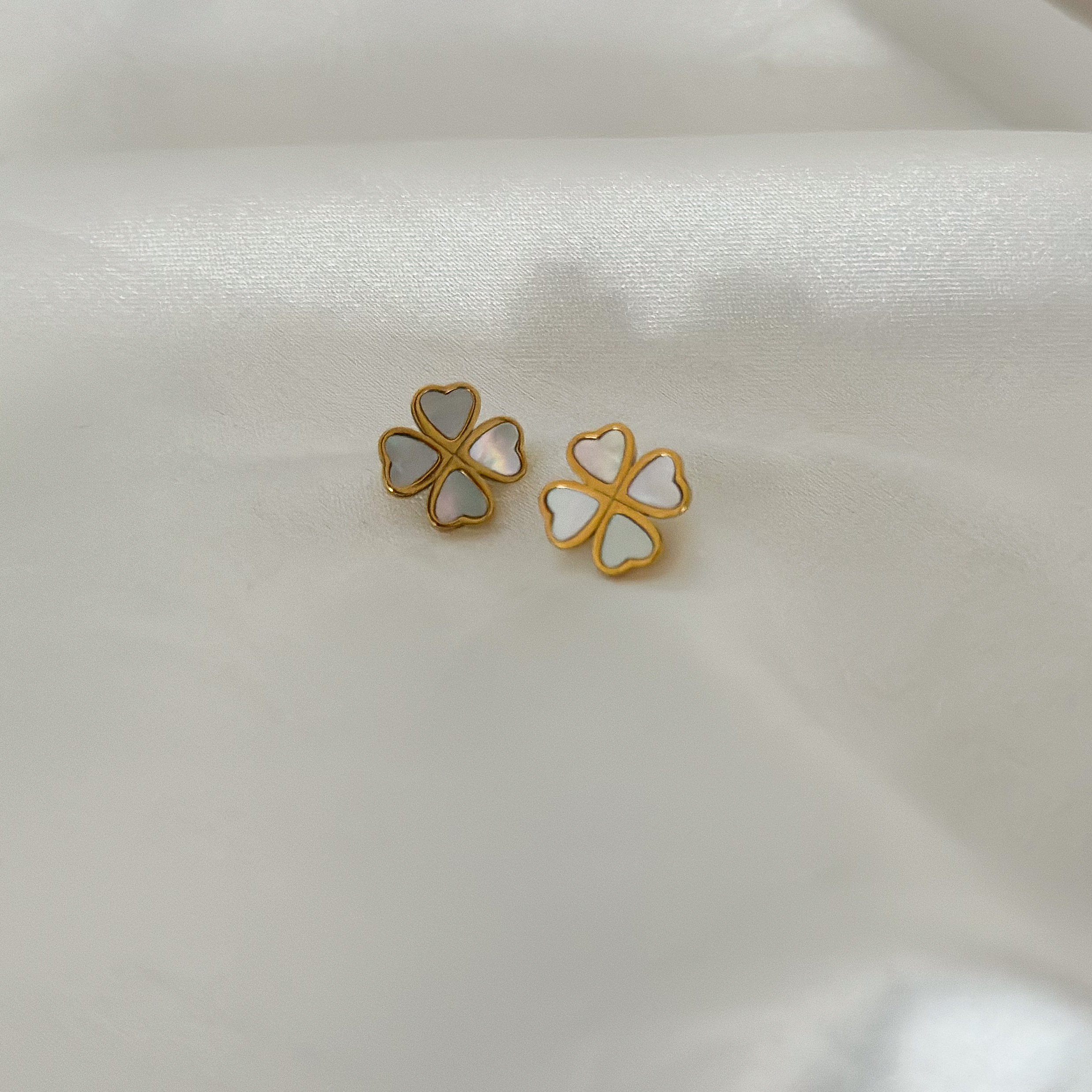 Kolczyki - sztyfty, koniczynki z masą perłową - obrazek 2