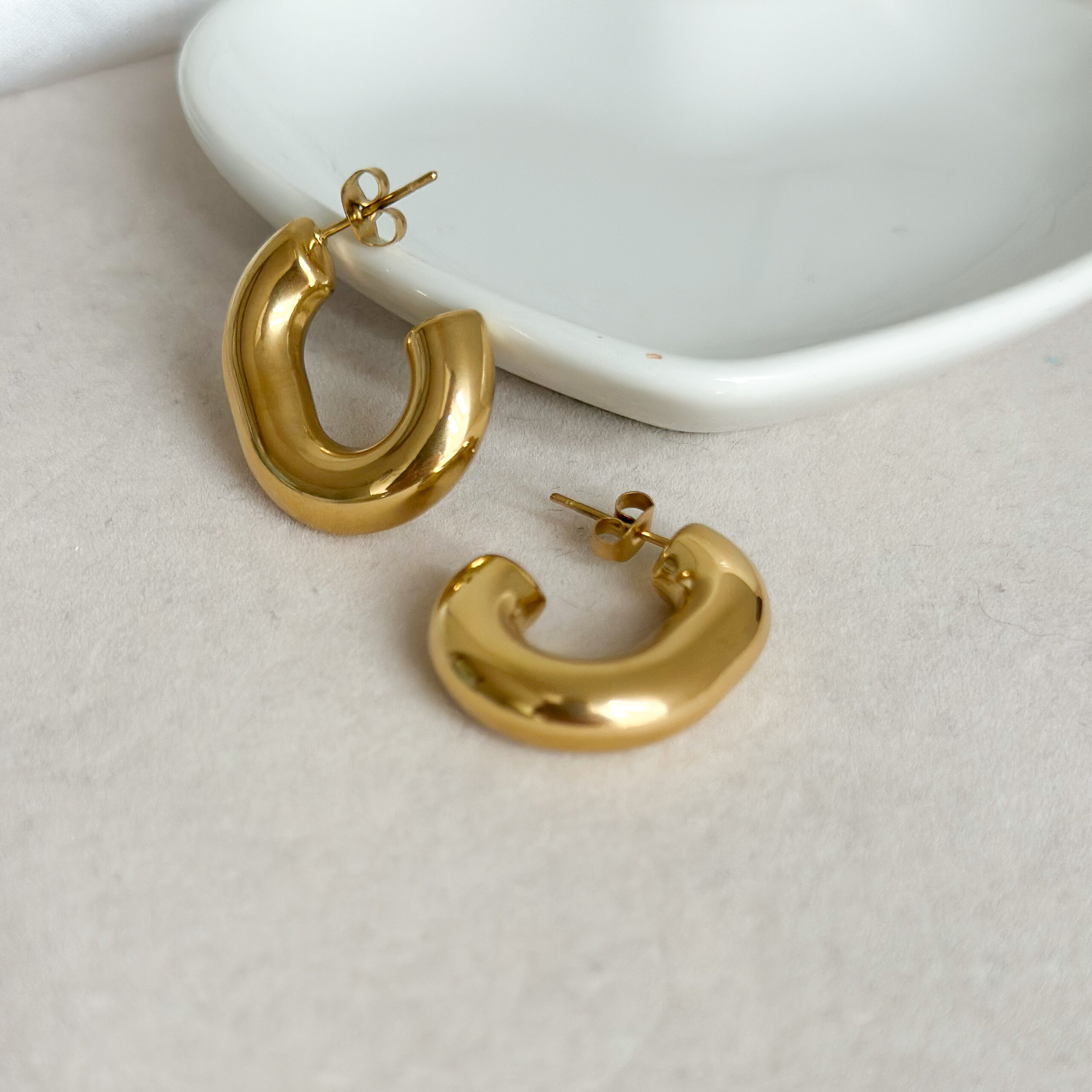 Duże kolczyki ze stali szlachetnej