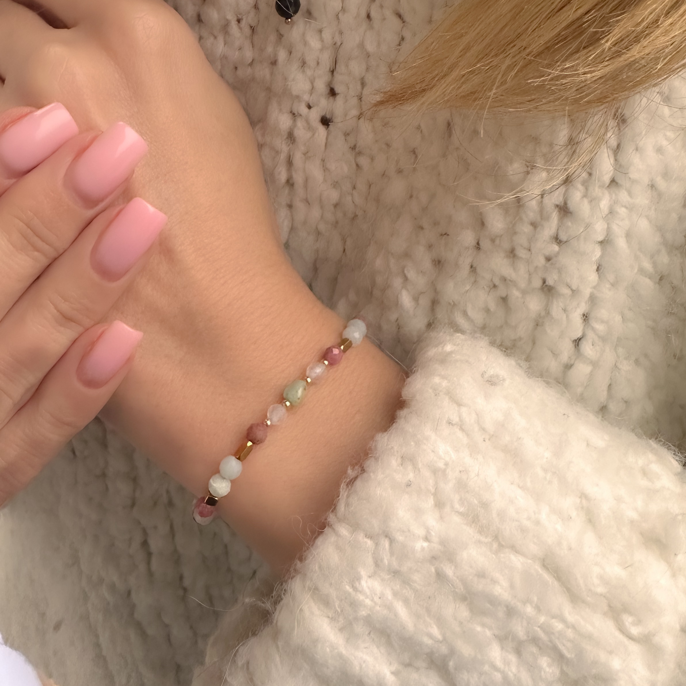 Bransoletka "PRZYJAŹNI" z kamieniami na łańcuszku - obrazek 4