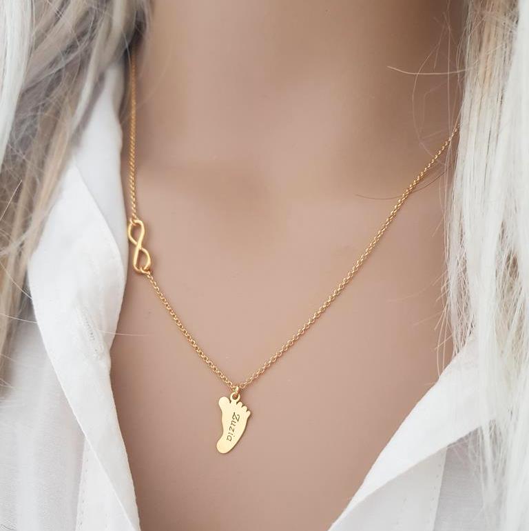 Pozłacany naszyjnik - grawerowana stópka i symbol nieskończoności- prezent pod choinkę - obrazek 2