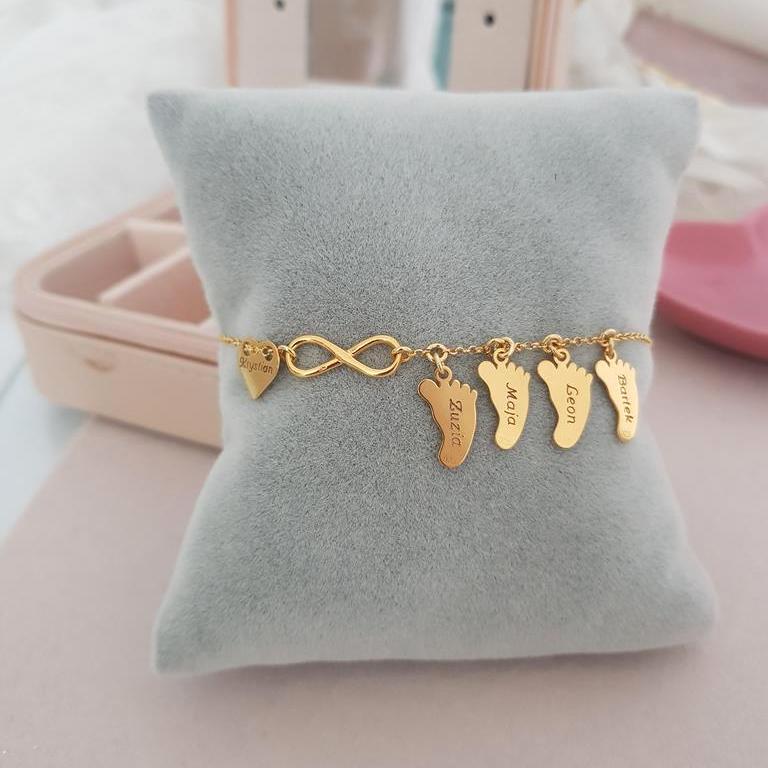 Pozłacana bransoletka z grawerem – serce, nieskończoność i 4 stópki